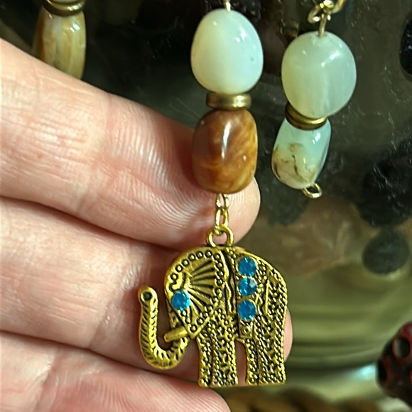 Green faux suede choker w Peruvian Opal & Elephant charm - Picture 6 of 9